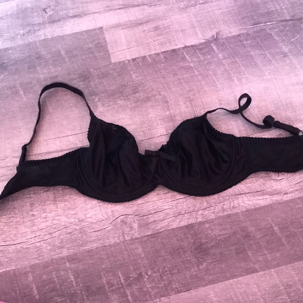 34 DD Pour Moi black bra never worn